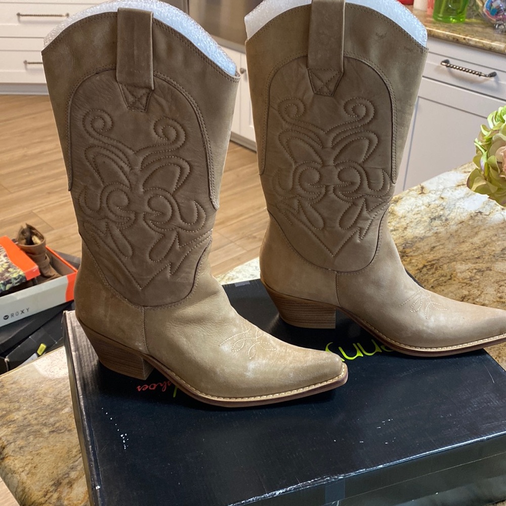 Penny loves Kenny boots,BNWT size 9, never worn
